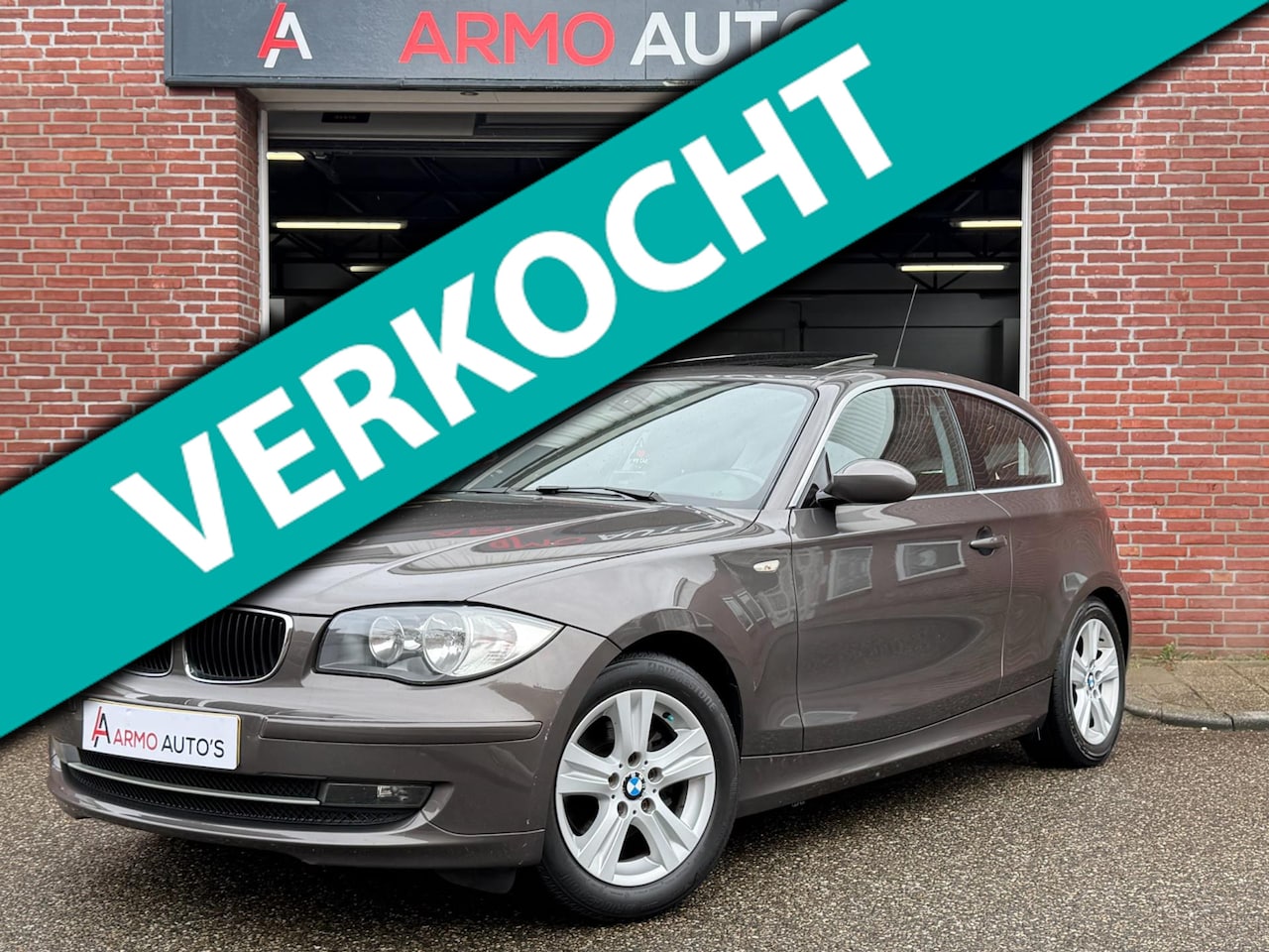 BMW 1-serie - 116i Business Line | Airco | Stoelverwarming | Schuifdak - AutoWereld.nl