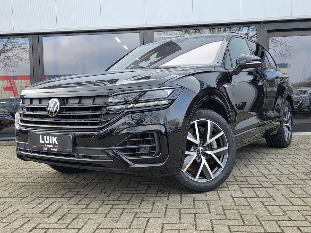 Volkswagen Touareg - 3.0 TSi 4MOTION R + PANO DAK + LED + TREKHAAK + LUCHTVERING - AutoWereld.nl