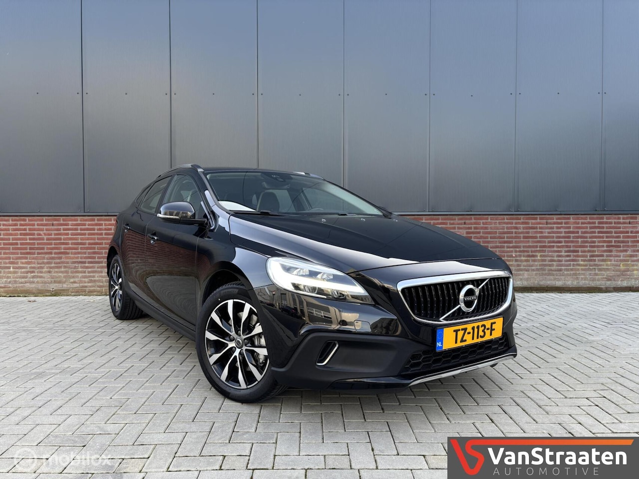 Volvo V40 Cross Country - 1.5 T3 Dynamic | Automaat | Navi - AutoWereld.nl