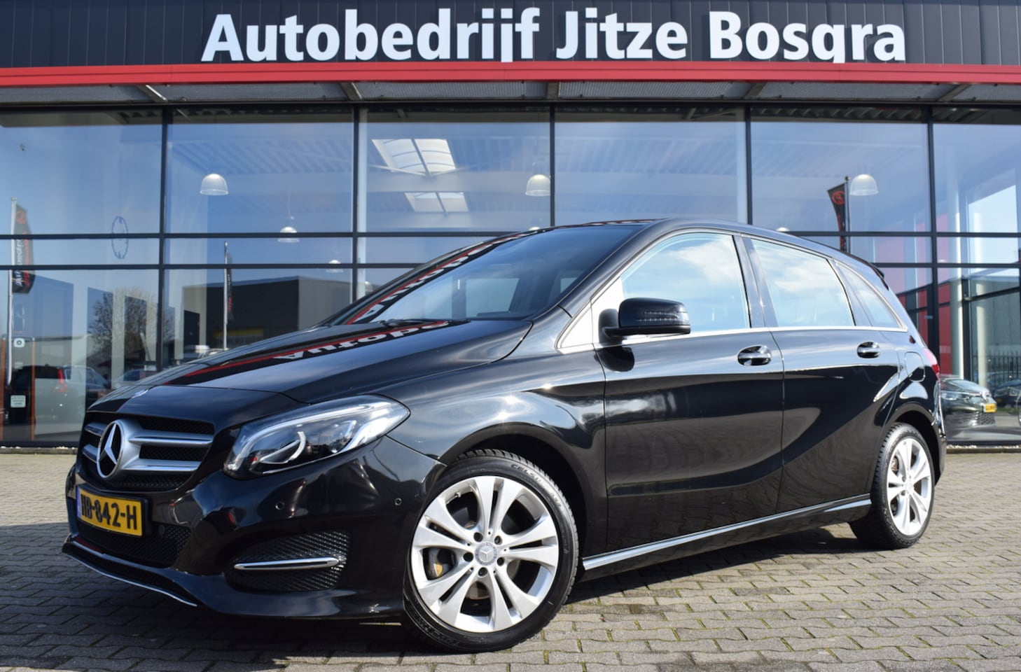 Mercedes-Benz B-klasse - 180 Automaat Ambition LED | Half Leder | Comand Full Map Navi | Telefonie | Trekhaak - AutoWereld.nl