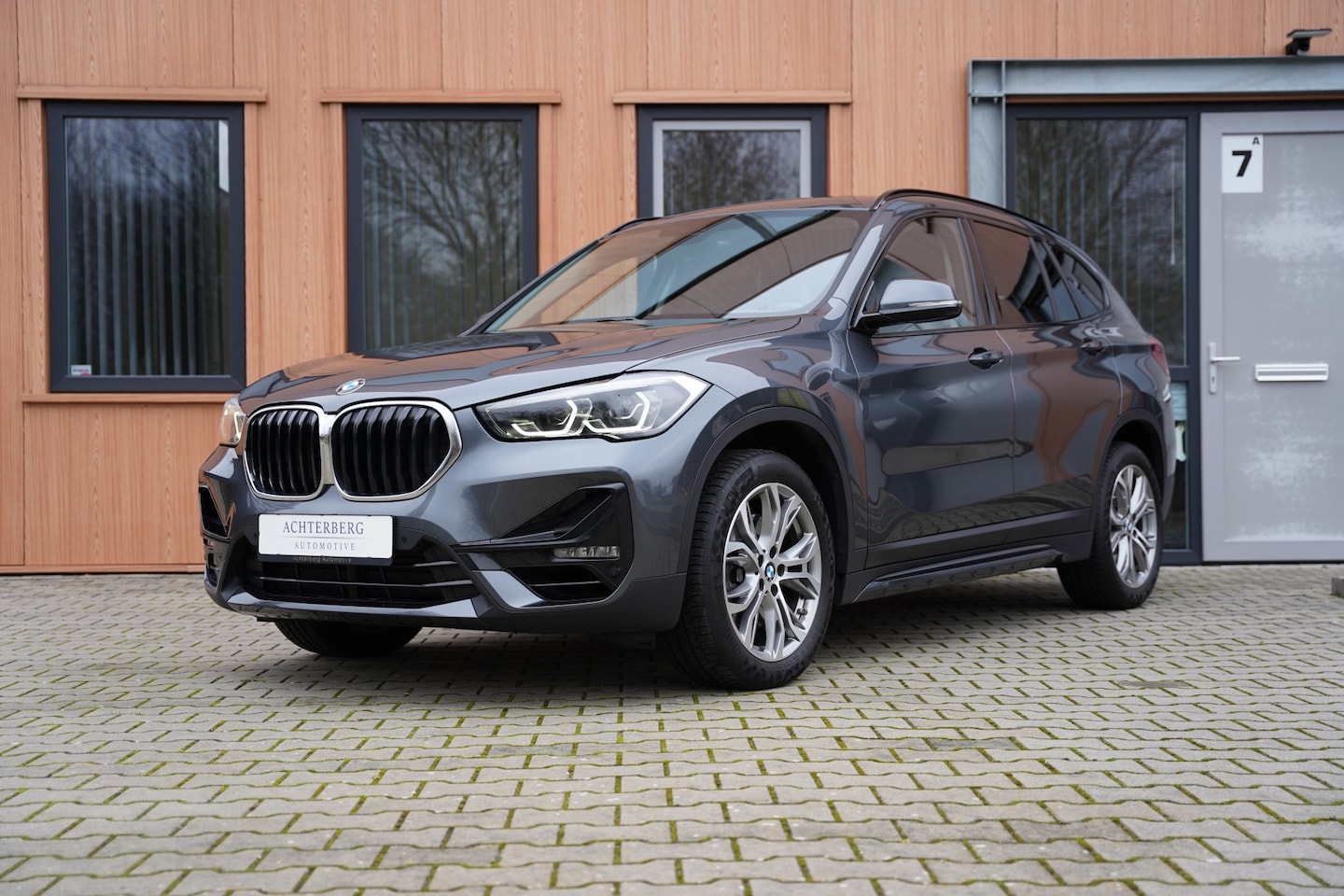 BMW X1 - 20i sDrive | Sport Line | Facelift | Camera - AutoWereld.nl