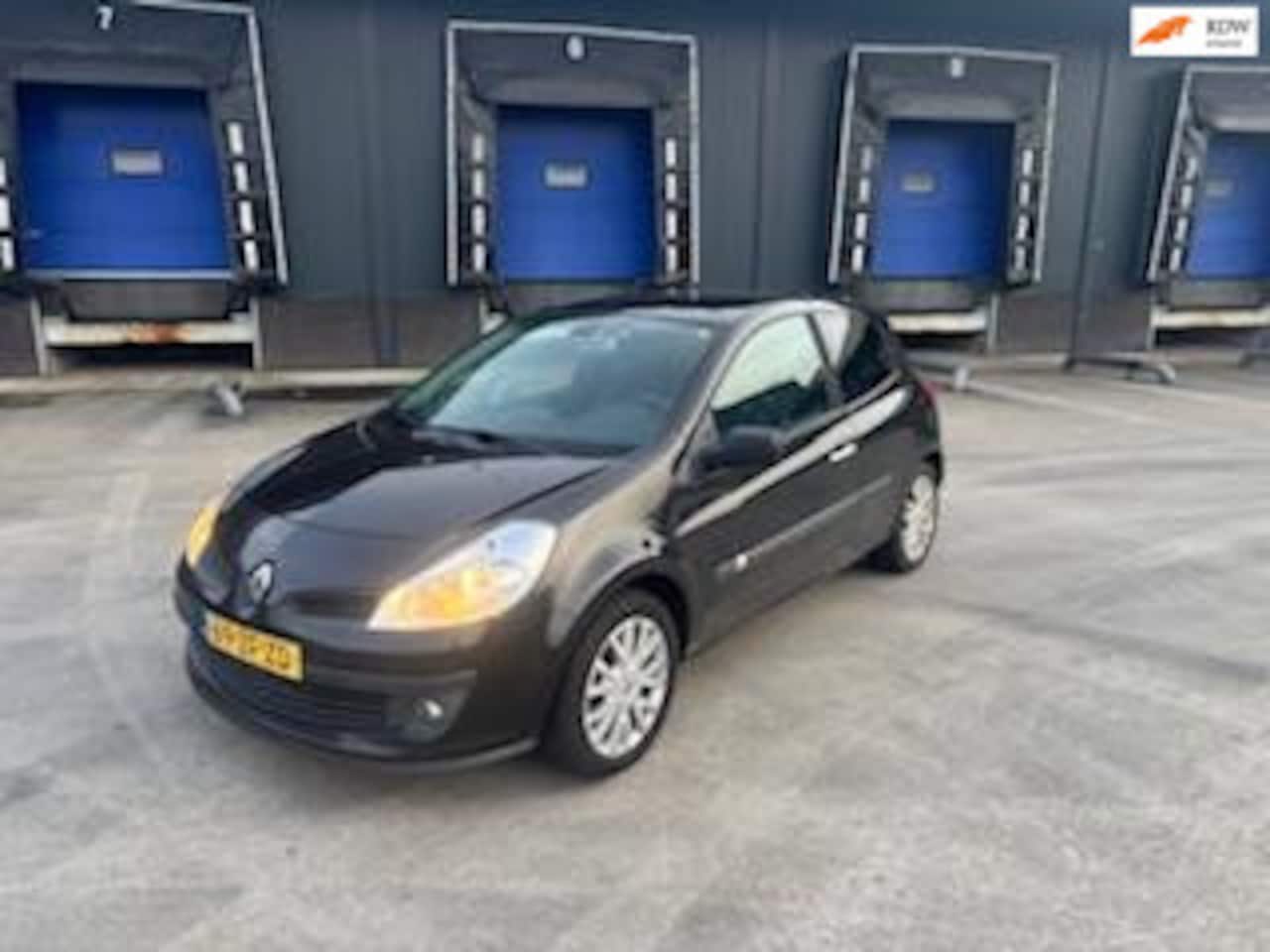 Renault Clio - 2.0-16V Dynamique S 2.0-16V Dynamique S - AutoWereld.nl