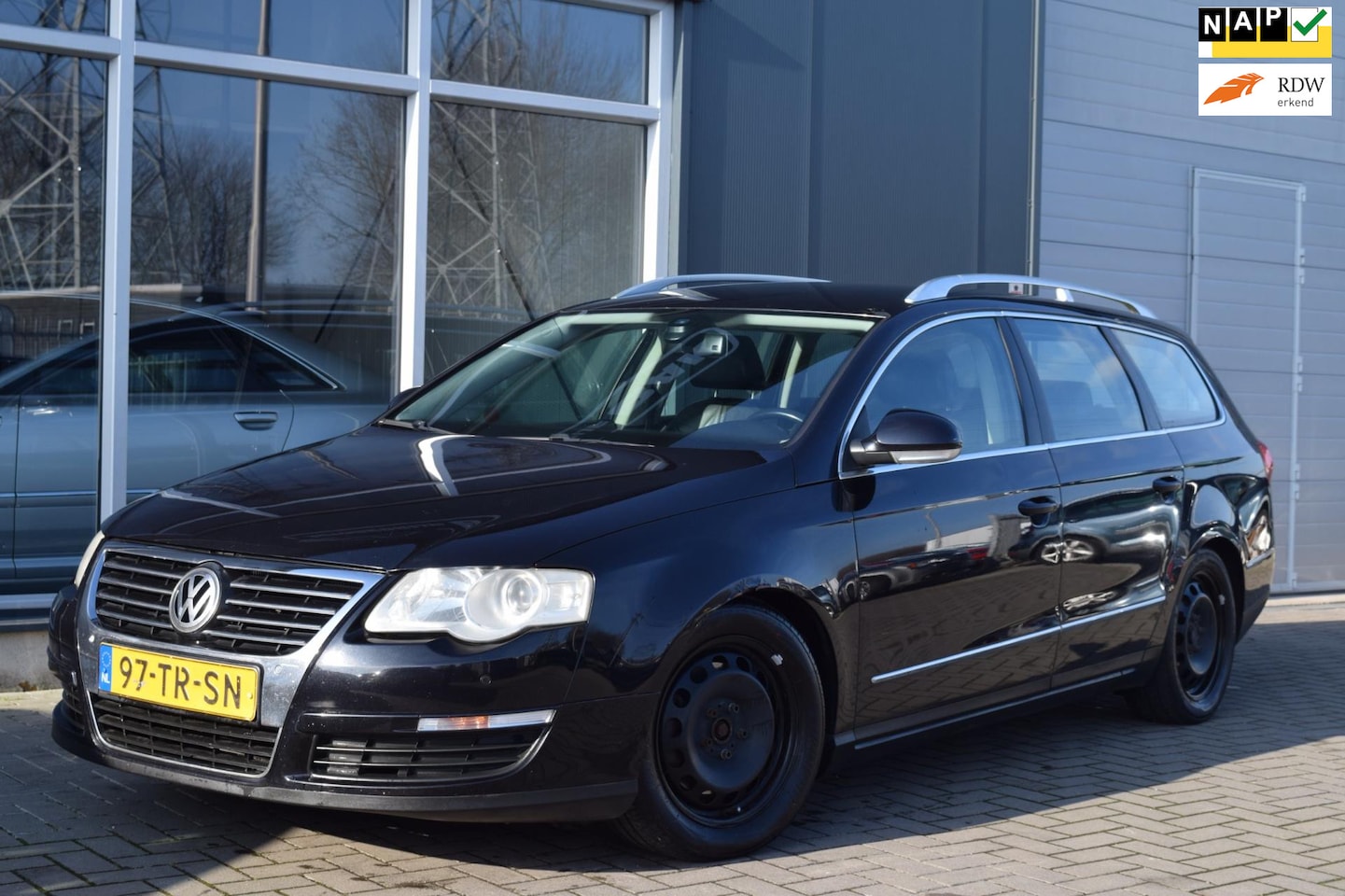 Volkswagen Passat Variant - 1.6 FSI Highline Business | Clima | Cruise | ½ Leder | APK 11-2026 - AutoWereld.nl