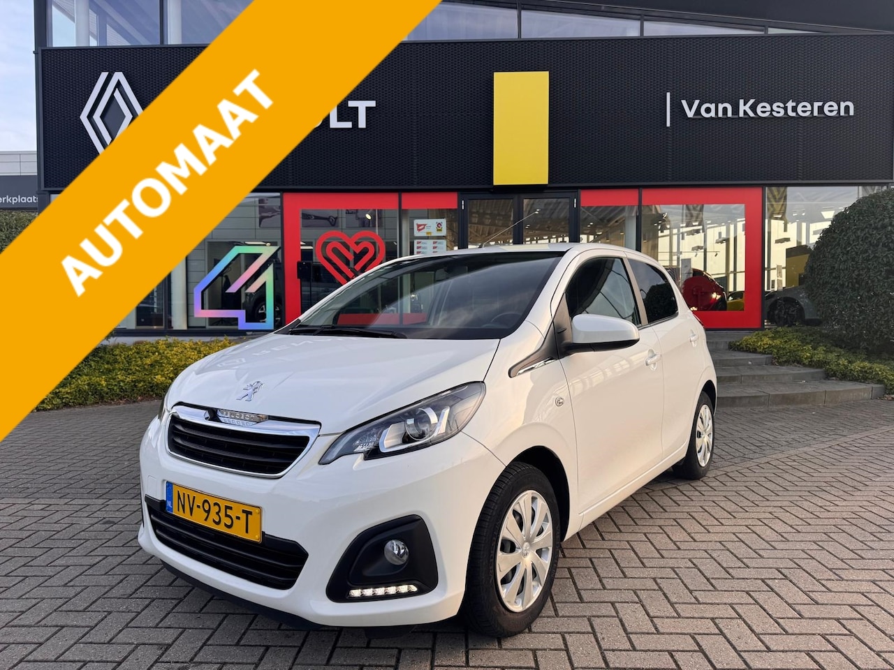 Peugeot 108 - 1.0 VTi 68pk ETG 5D Active AUTOMAAT / Navigatie / Compleet dealer O.H. - AutoWereld.nl