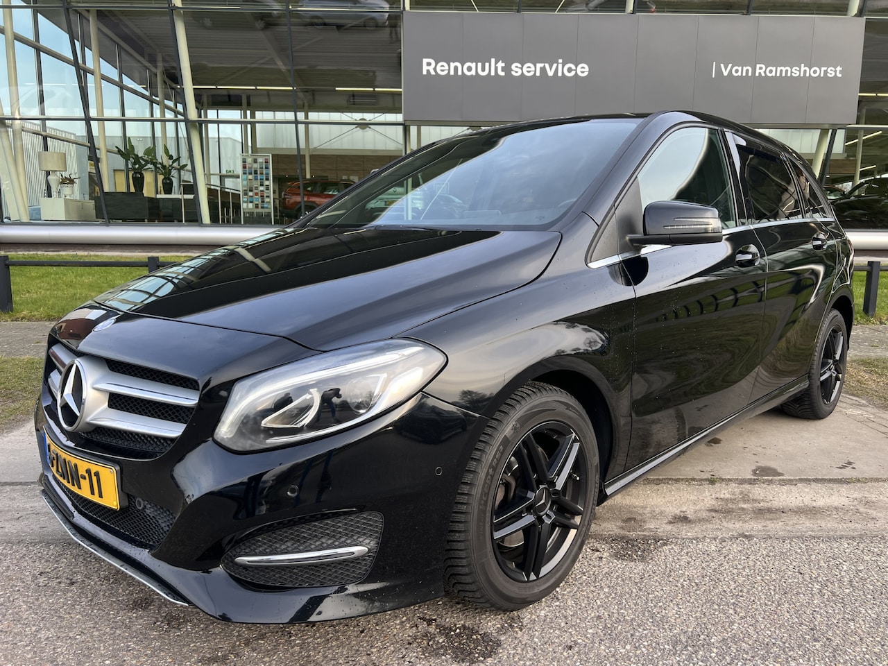 Mercedes-Benz B-klasse - 180 Ambition / Automaat / Leder / Stoelverw. / Led / Cruise / Parkeersensoren / NAP / - AutoWereld.nl