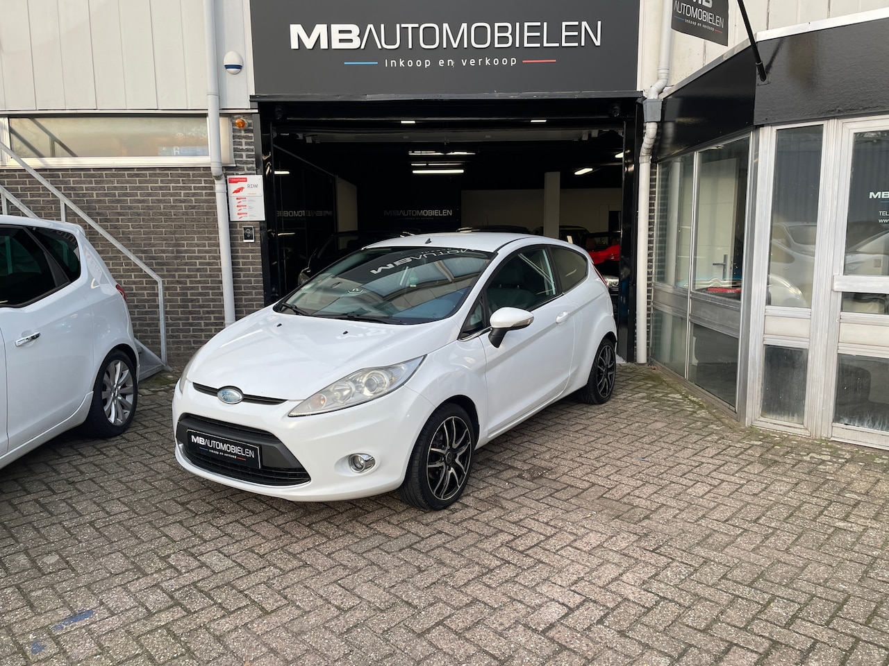 Ford Fiesta - 1.6 Ghia /Apk/L.M-velgen/Airco/Clima/Luxe Uitvoering/Sport! - AutoWereld.nl