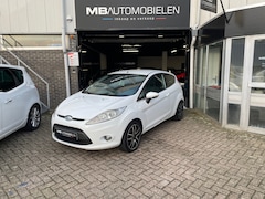 Ford Fiesta - 1.6 Ghia /Apk/L.M-velgen/Airco/Clima/Luxe Uitvoering/Sport