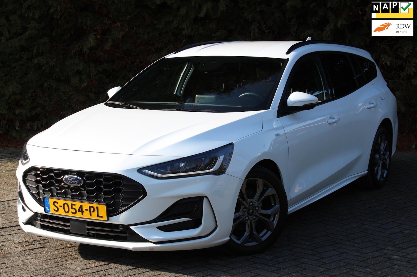 Ford Focus Wagon - 1.0 EcoBoost Hybrid ST Line Style 155PK | Stoel/stuurverwarming | Parkeersensoren | Apple/ - AutoWereld.nl
