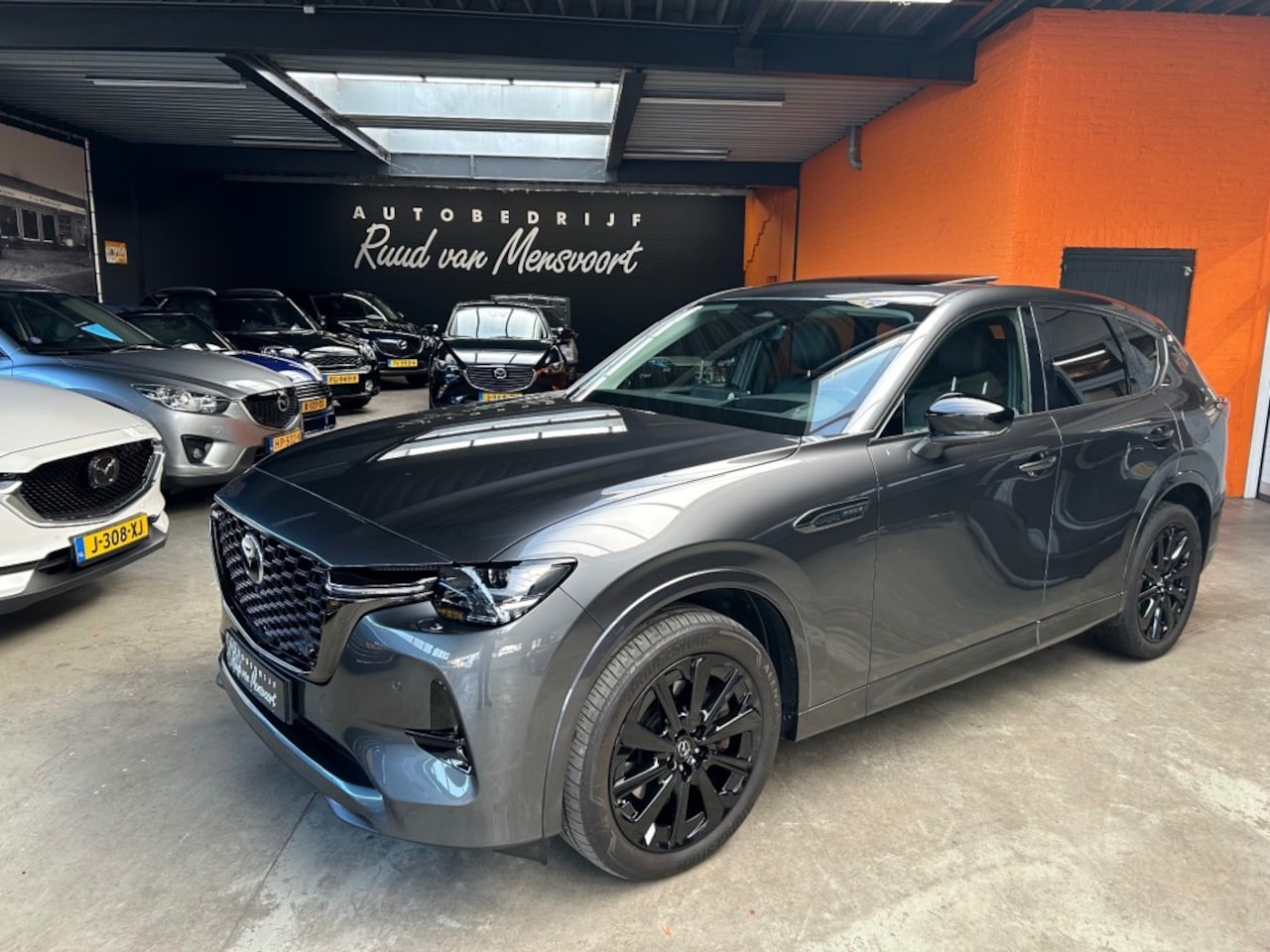 Mazda CX-60 - 2.5 PHEV HOMURA + / Panorama / Leder / 360Camera / Trekhaak - AutoWereld.nl