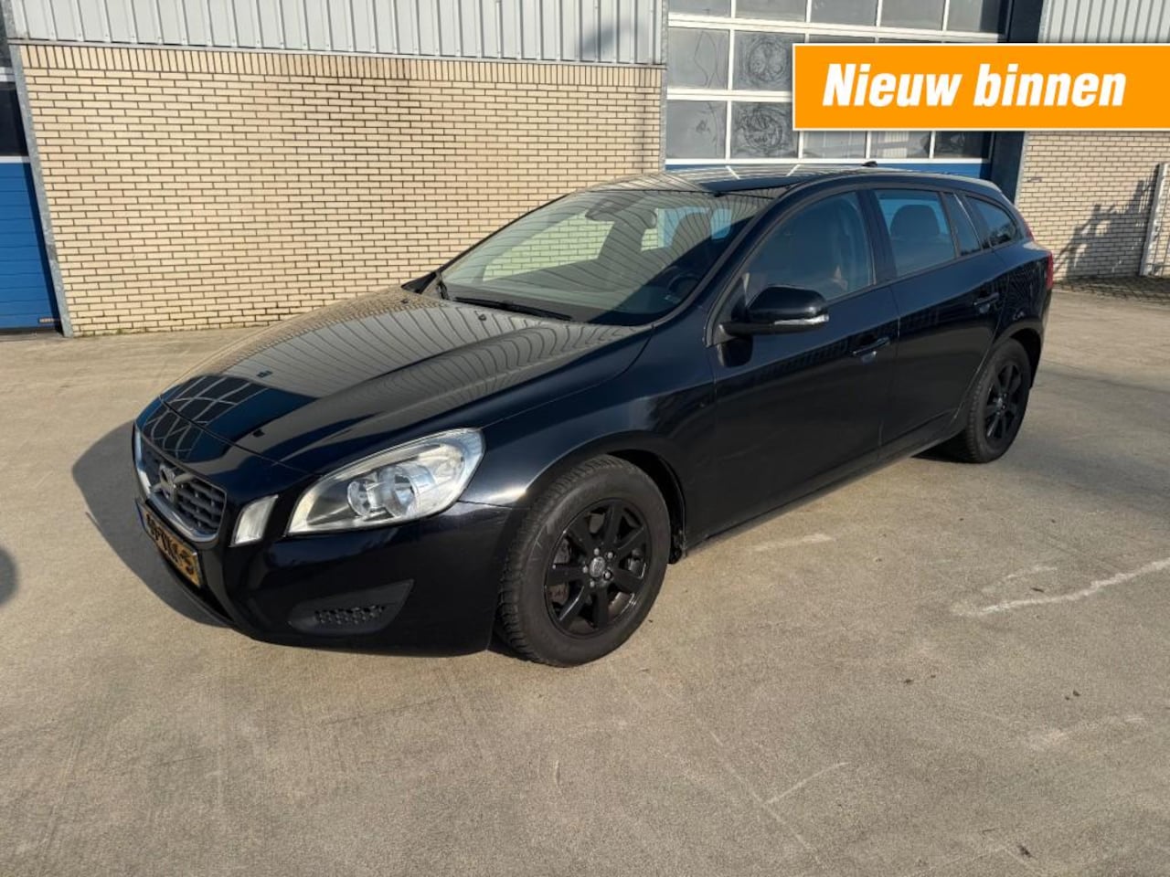 Volvo V60 - 1.6 T3 automaat / leder / exportprijs ex bpm! - AutoWereld.nl