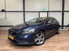 Volvo V40 - 1.6 T3 Momentum / LEDER / NAVI / CAMERA /