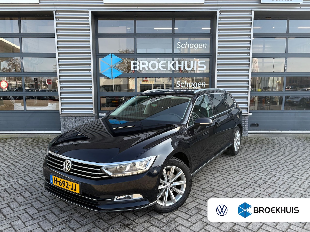 Volkswagen Passat Variant - 1.5 TSI 150 pk Highline Business R | Trekhaak | Navigatie | Aplle Carplay | Achter uitrij - AutoWereld.nl