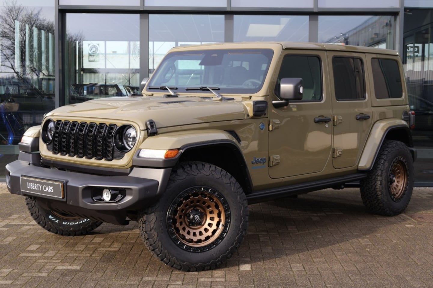 Jeep Wrangler - 4XE 380 SAHARA / Olive Drab / NIEUW MODEL 2026 - AutoWereld.nl
