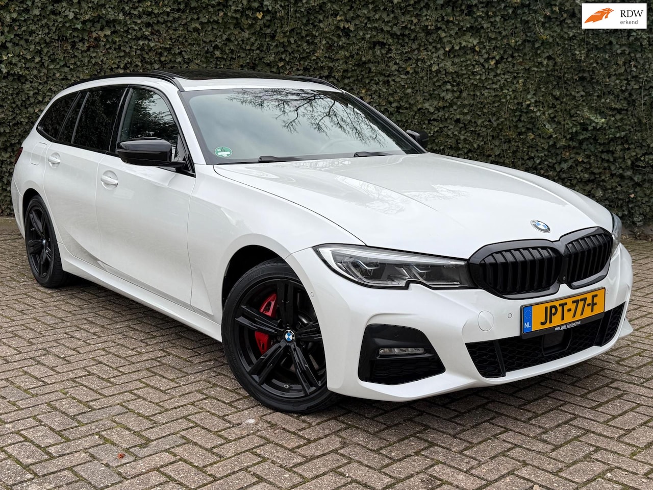 BMW 3-serie Touring - 330e xDrive High Executive M-Pakket | M3 Zetels | Pano | Trekhaak - AutoWereld.nl