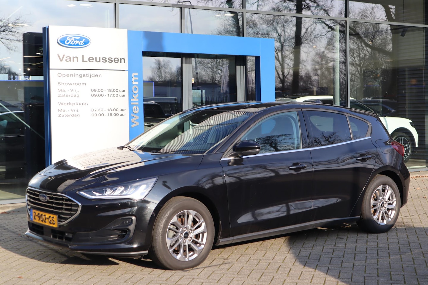 Ford Focus - 125PK HYBRID TITANIUM 5-DEURS WINTERPACK PRIVACY-GLASS LM-VELGEN CRUISE CLIMA NL-AUTO - AutoWereld.nl