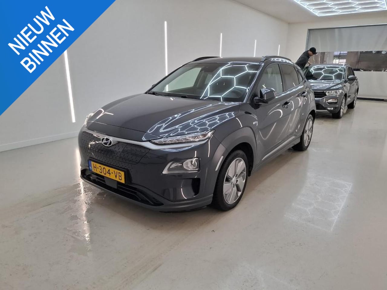 Hyundai Kona Electric - EV PREMIUM 64 KWH I LEDEREN BEKLEDING I 3-FASE I 100% SOH I STOELVERWARMING I APPLE CARPLA - AutoWereld.nl