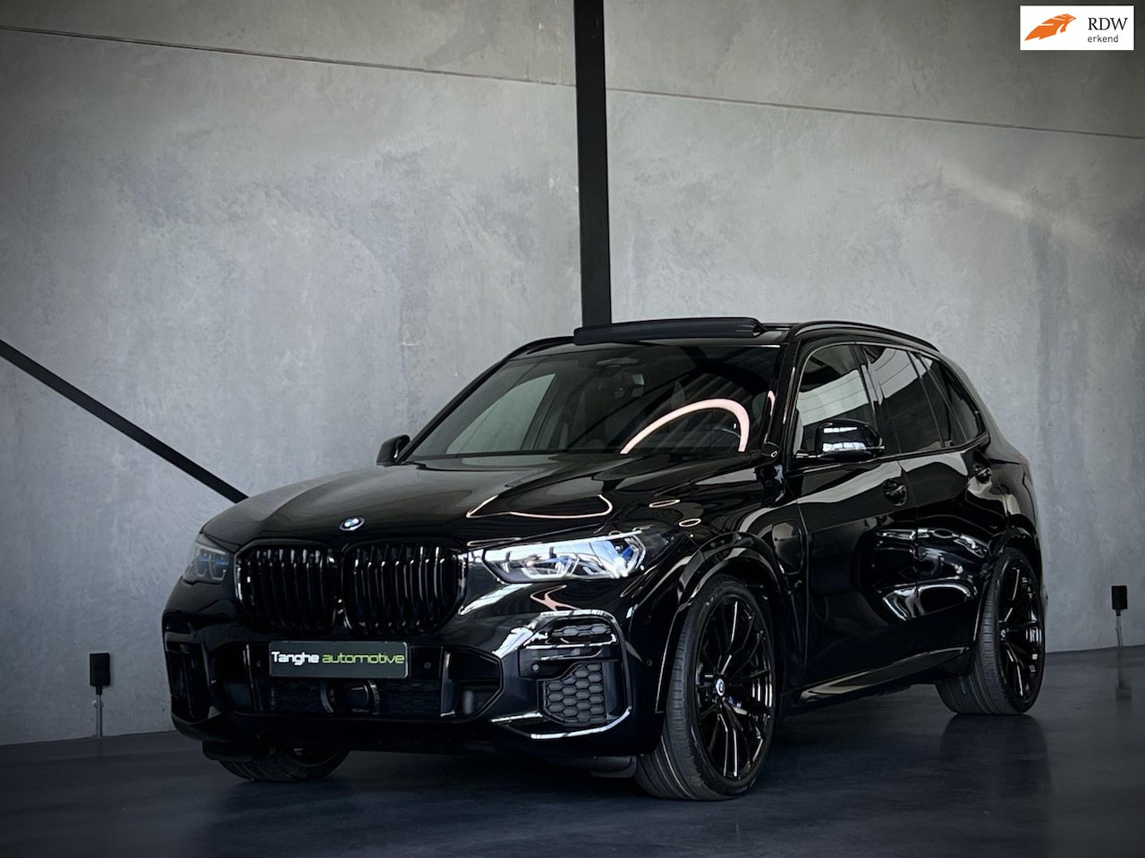 BMW X5 - XDrive45e M-Sport, Comfortstoelen, Panodak, HUD, Display Key, Harman Kardon - AutoWereld.nl