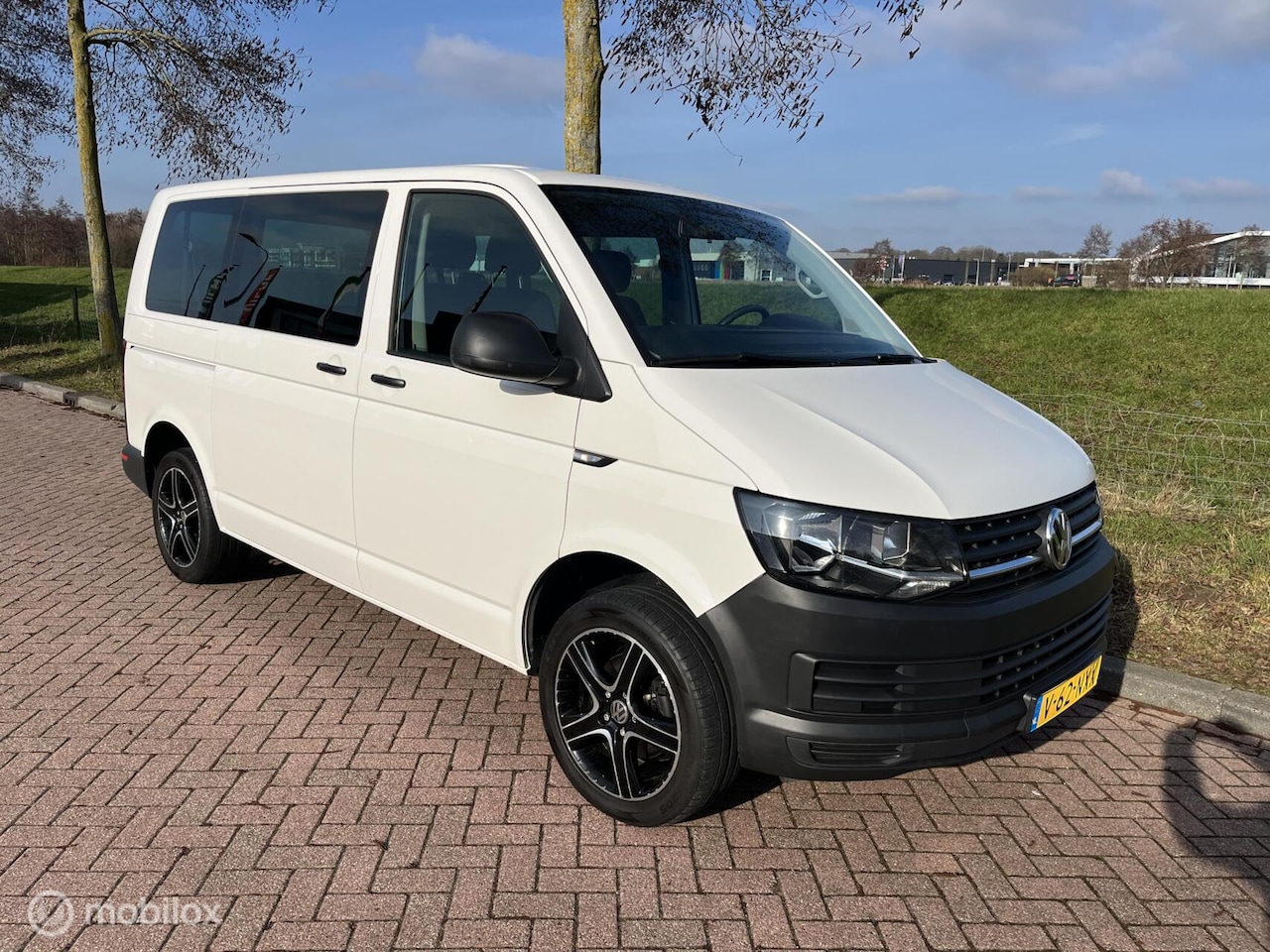 Volkswagen Transporter - 2.0 TSI Benzine + Airco | Trekhaak - AutoWereld.nl