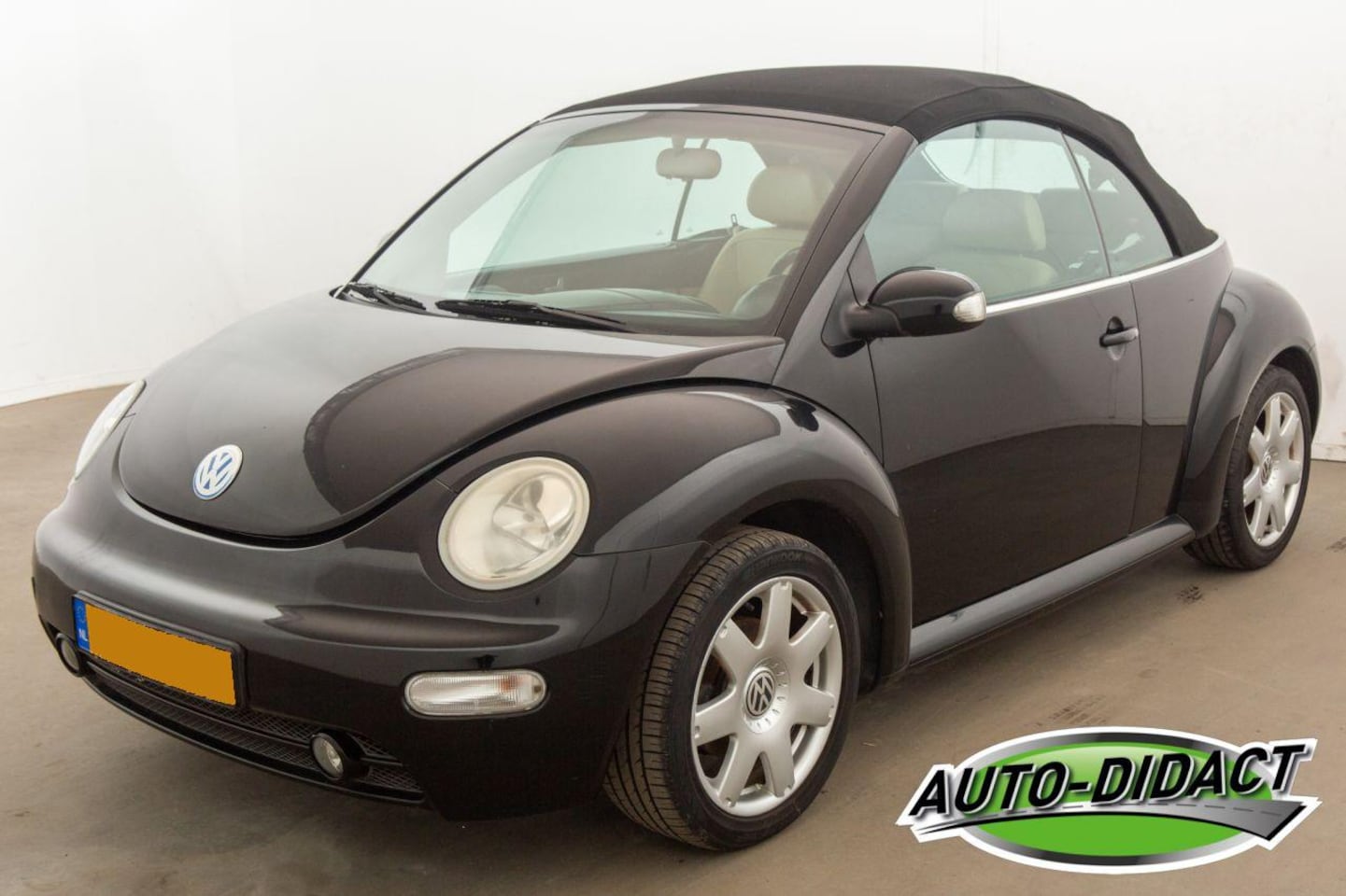 Volkswagen New Beetle Cabriolet - 2.0 Highline Airco - AutoWereld.nl