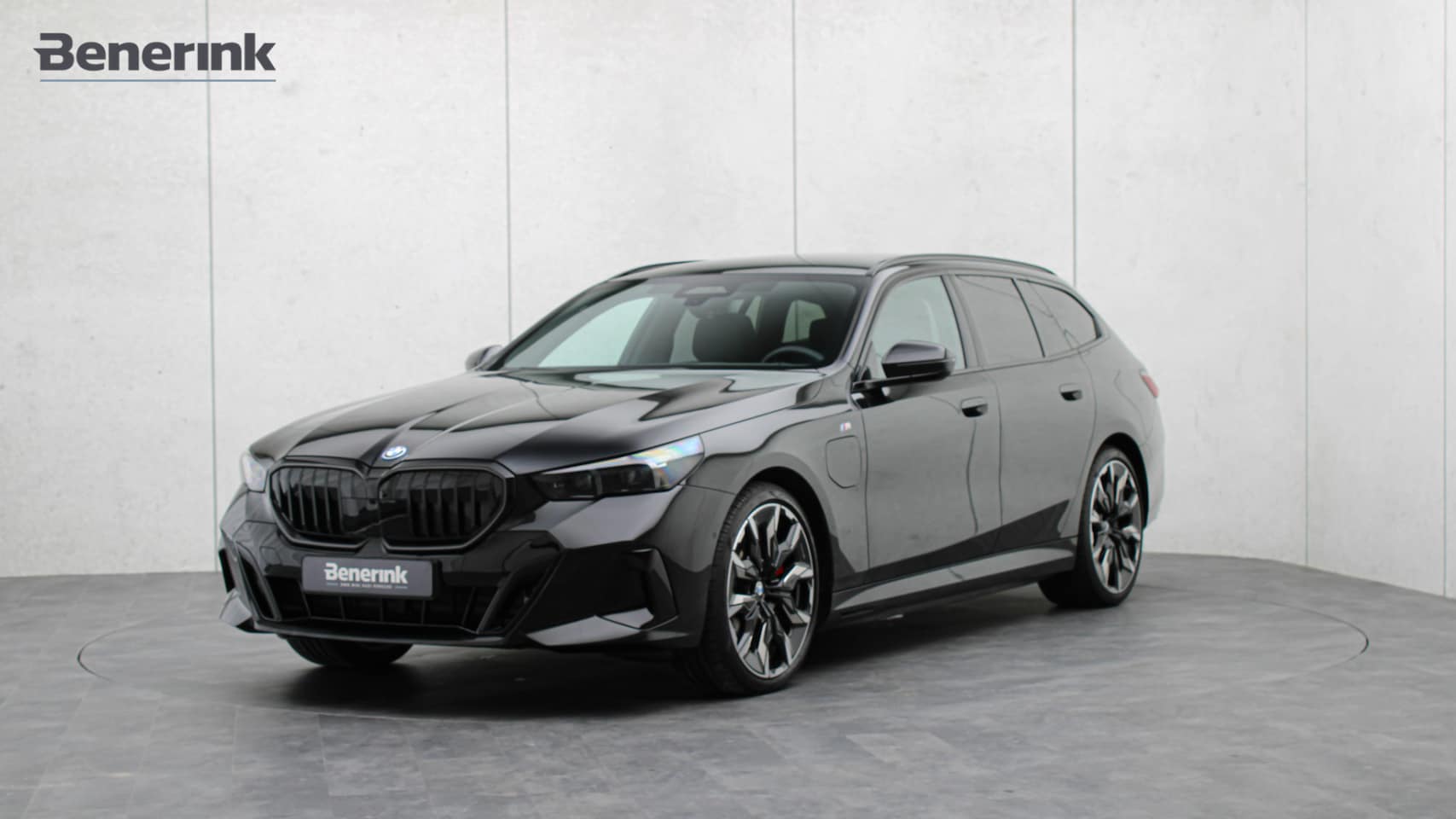BMW 5-serie Touring - 550e xDrive M-Sport Pro | Bowers & Wilkins | Stoelventilatie | Head-up | Panoramadak | Tre - AutoWereld.nl
