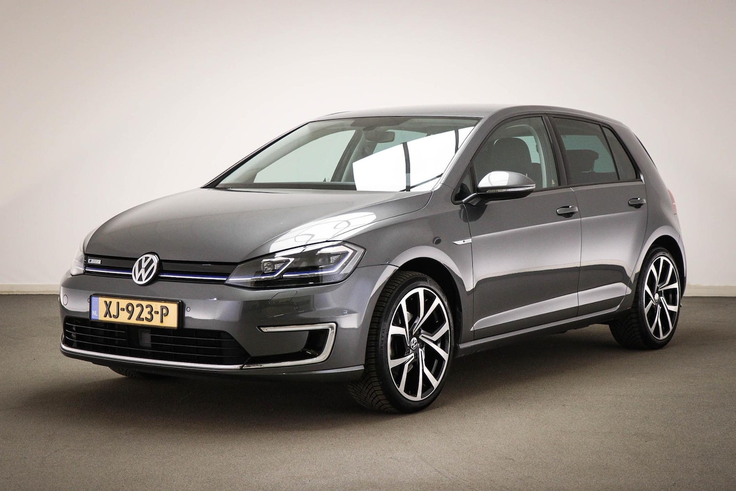 Volkswagen e-Golf - e-Golf | SOH 92% | WINTER / LEDER- PACK | VIRTUAL COCKPIT | STOELVERWARMING | WARMTEPOMP - AutoWereld.nl