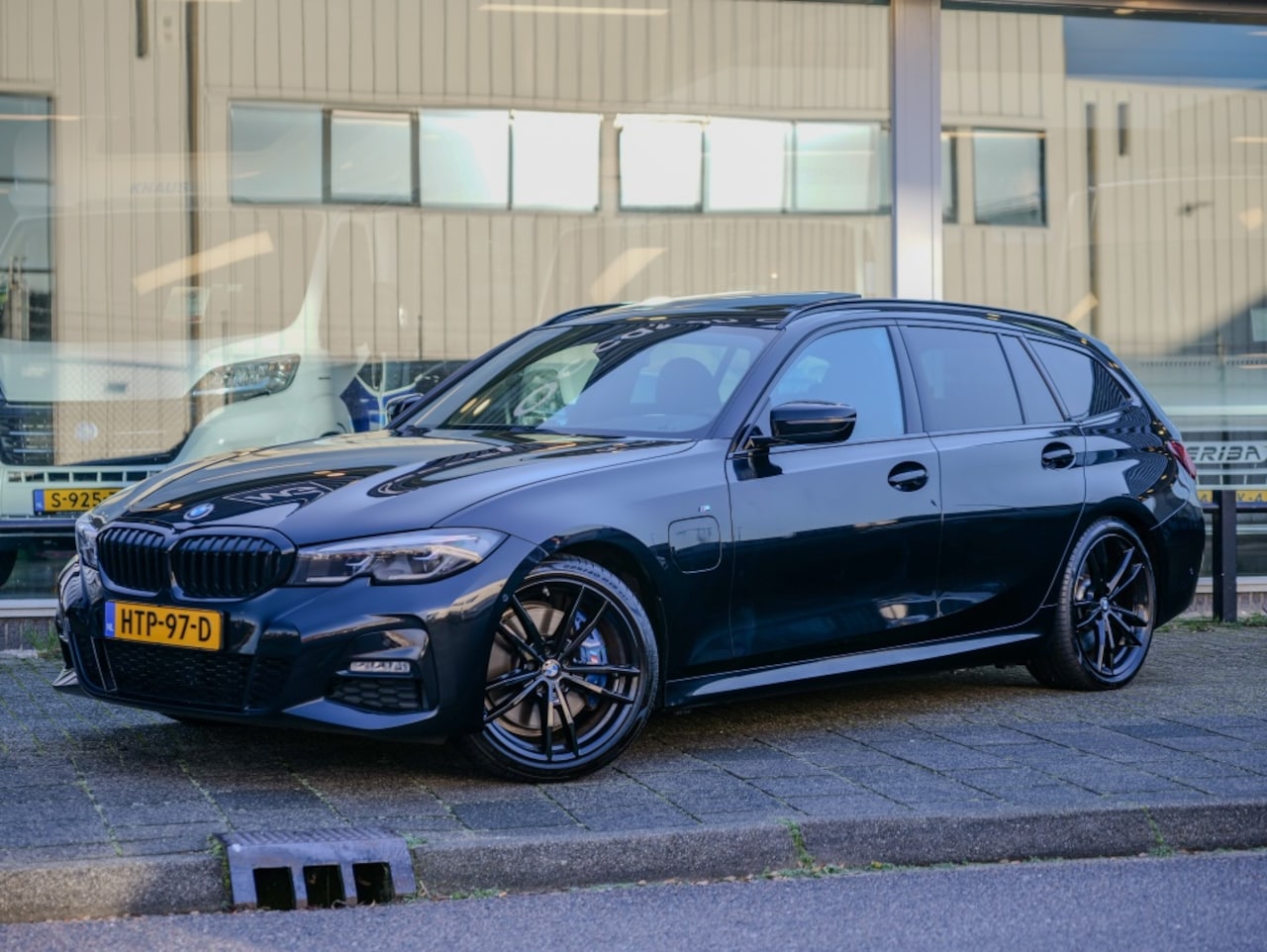 BMW 3-serie Touring - 330e xDr. High Exec. - AutoWereld.nl
