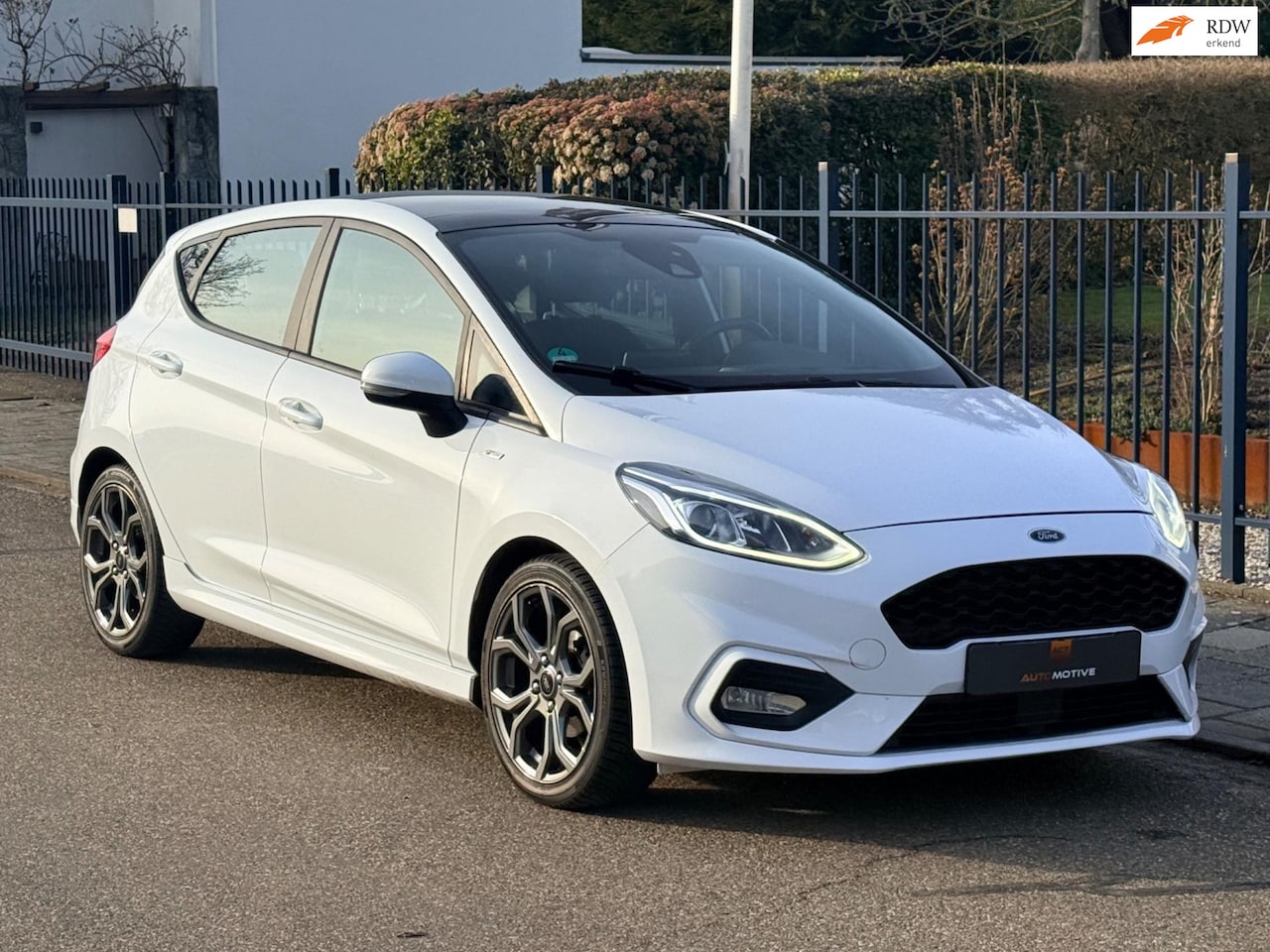 Ford Fiesta - 1.0 EcoBoost ST-Line PANO / PDC / STOELVERWARMING - AutoWereld.nl