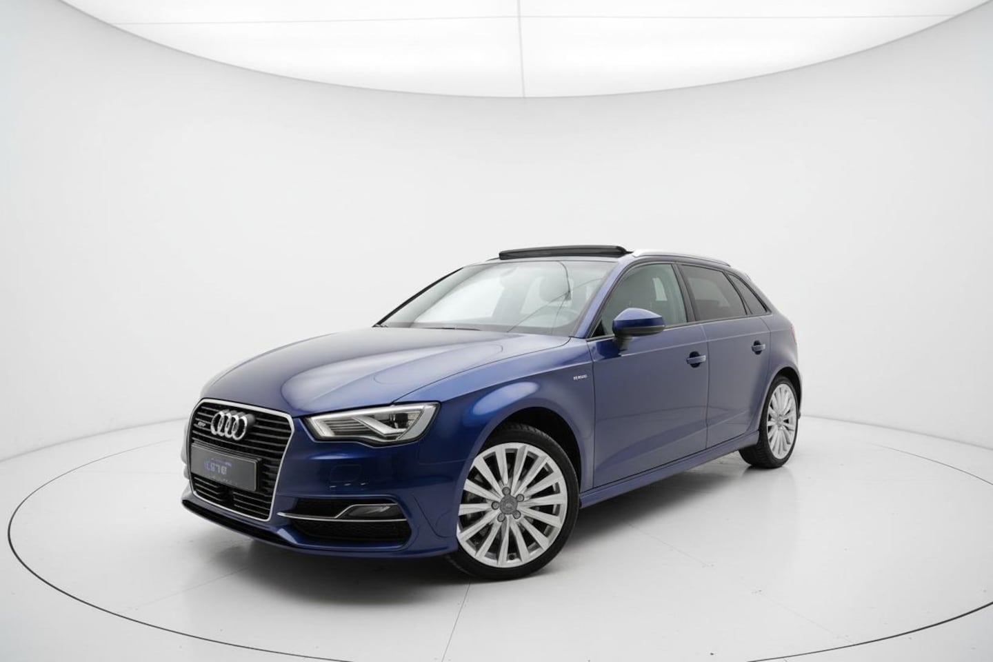 Audi A3 Sportback - 1.4 e-tron PHEV Ambition PANO ACC PDC - AutoWereld.nl