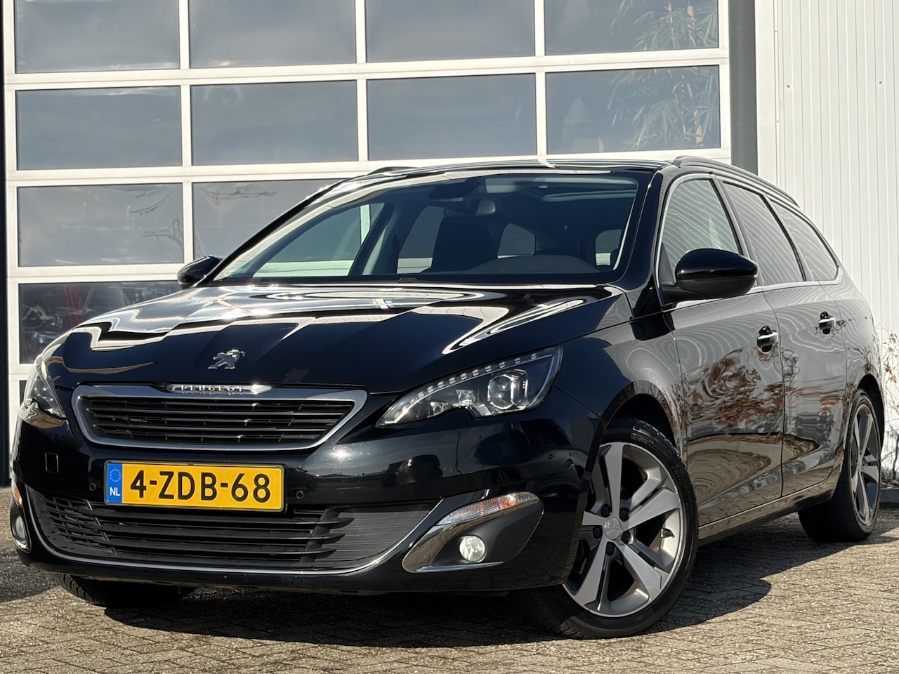 Peugeot 308 SW - 1.2 e-THP Première 131pk | Achteruitrijcamera | Audio-navigatie full map | Cruise control - AutoWereld.nl