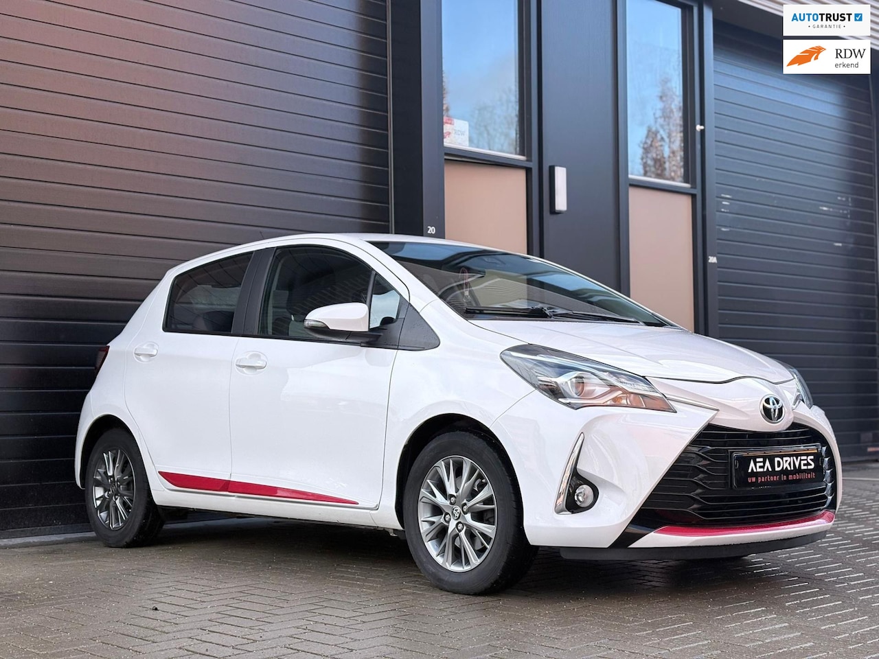 Toyota Yaris - 1.5 VVT-i camera, cruise, climate control, stoelverwarming en meer. Zuinig, sportief en pe - AutoWereld.nl