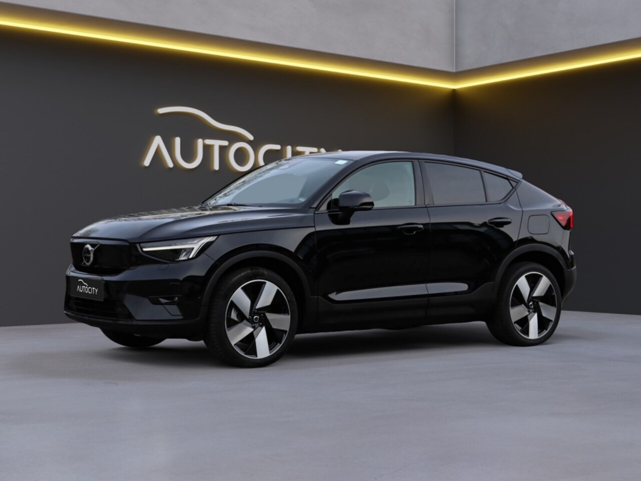 Volvo C40 - Ultimate Recharge Pure 408 pk Electric AWD Pano l 360 Camera l - AutoWereld.nl