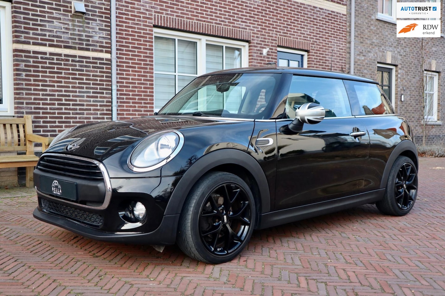 MINI Cooper - One 1.2 First | Midnight Black Metallic | Airconditioning | Licht- & opbergruimte-pakket | - AutoWereld.nl