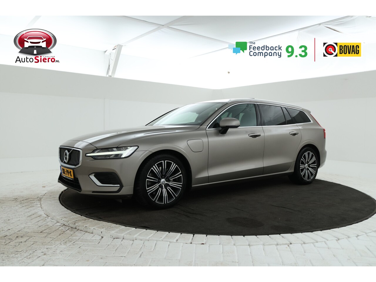 Volvo V60 - 2.0 T8 Twin Engine AWD Inscription Panorama, Leer, Navigatie - AutoWereld.nl