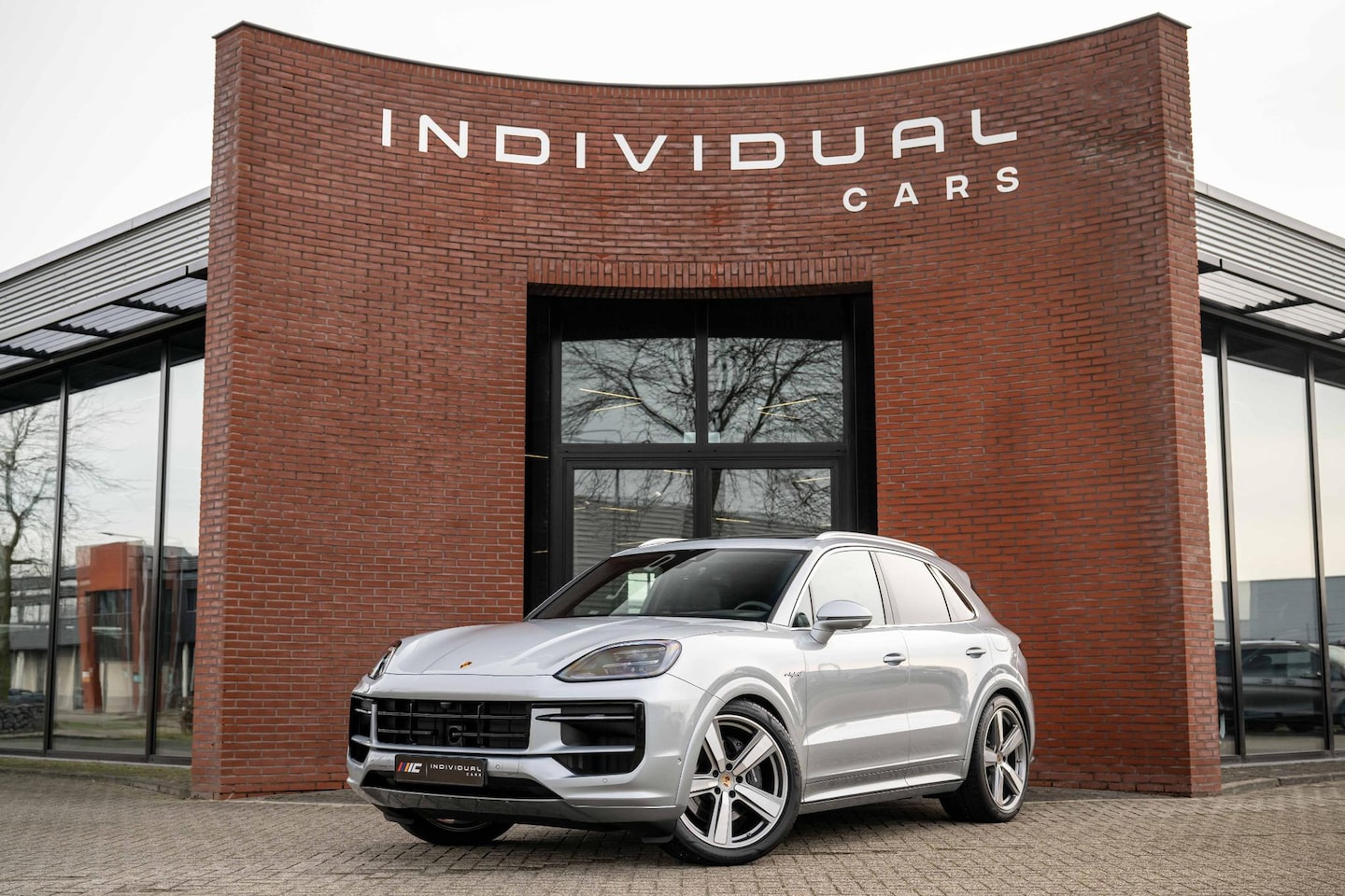 Porsche Cayenne - 3.0 E-Hybrid SportDesign 4-Wielsturing InnoDrive - AutoWereld.nl