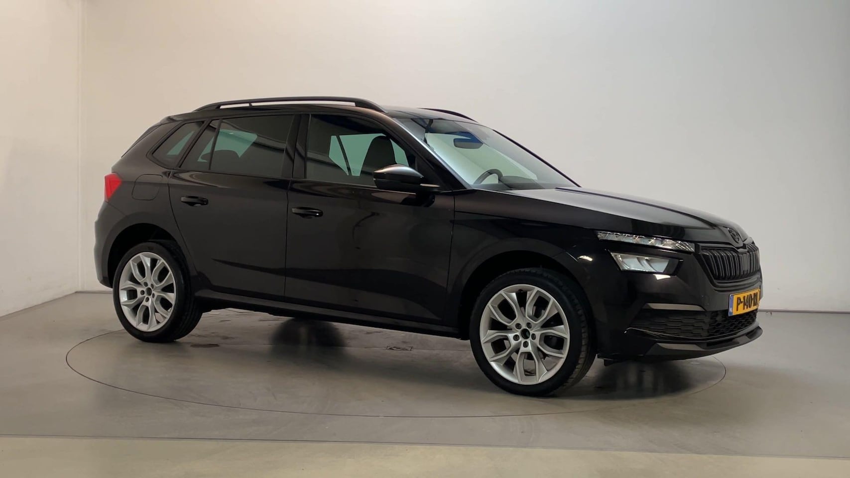 Skoda Kamiq - 1.0 TSI DSG Sport Business Stoelverwarming App-Connect Parkeersenoren DAB+ - AutoWereld.nl