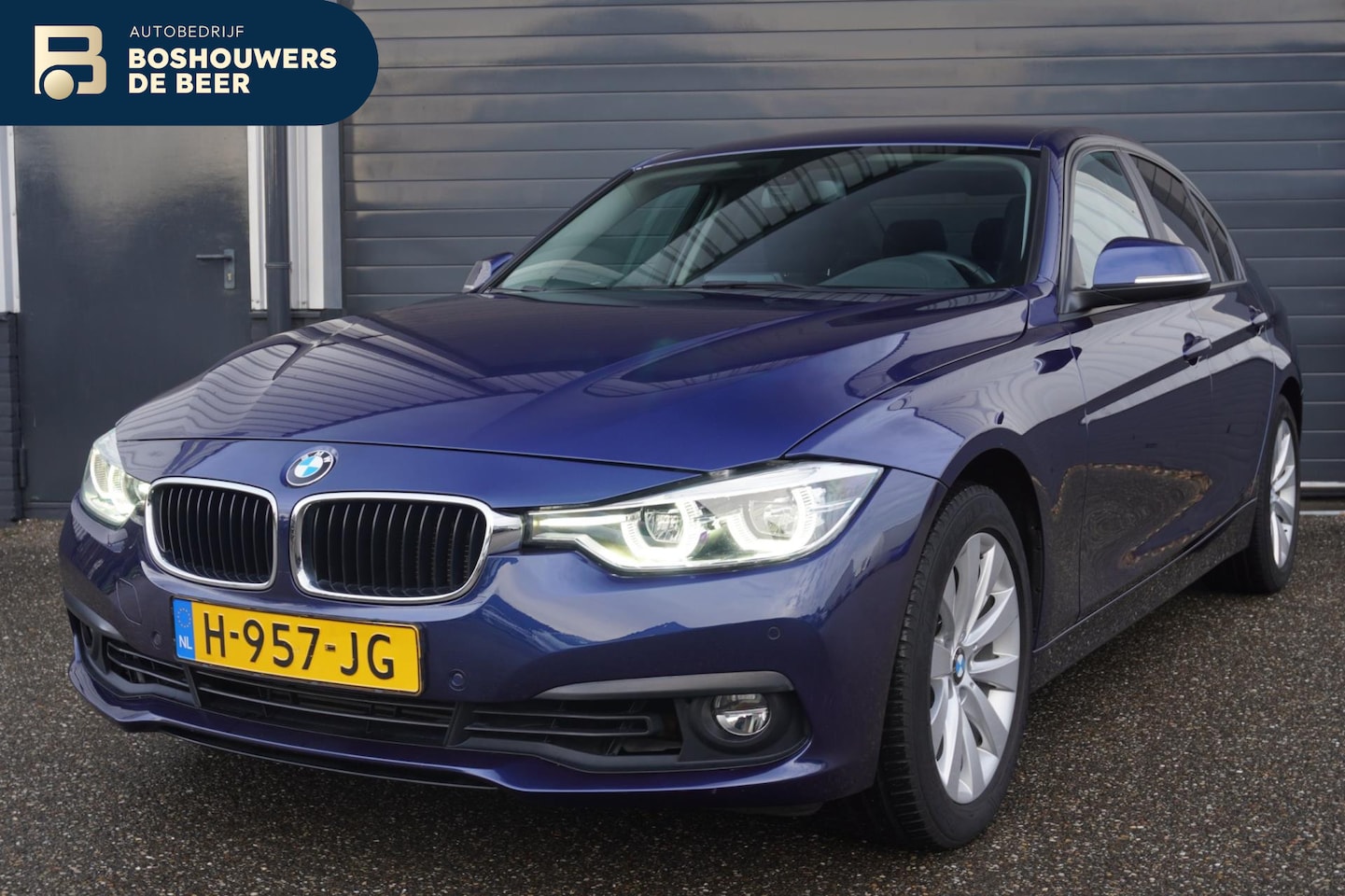 BMW 3-serie - 318i Luxury Edition | LED koplampen | Automaat | Nette auto - AutoWereld.nl