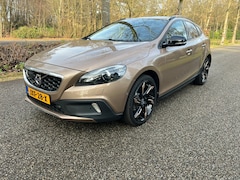 Volvo V40 Cross Country - 2.5 T5 AWD Summum Volvo V40 2.5 T5 AWD Cross Country 254PK Aut. ACC CAM 19"