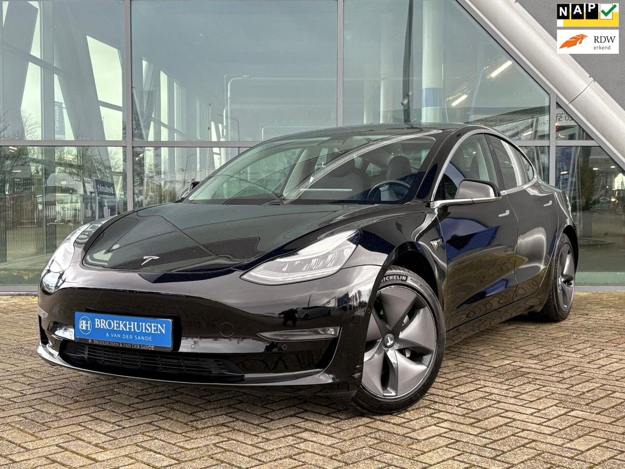 Tesla Model 3 - Long Range RWD Long Range AWD 75 kWh Facelift 351pk Panoramadak / Trekhaak / Camera - AutoWereld.nl