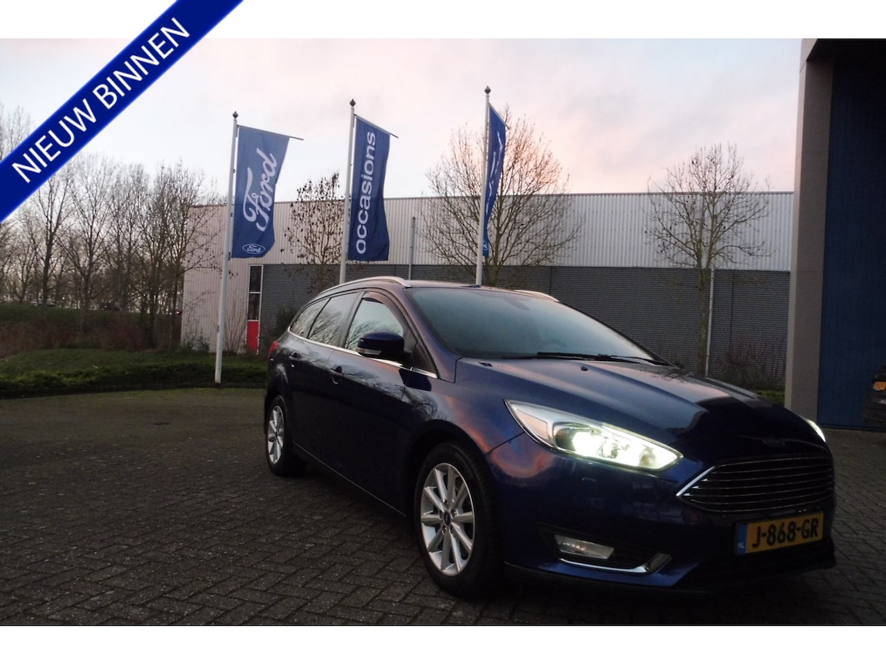 Ford Focus Wagon - 1.5 182pk Titanium Trekhaak Winterpack Xenon Halfleder - AutoWereld.nl