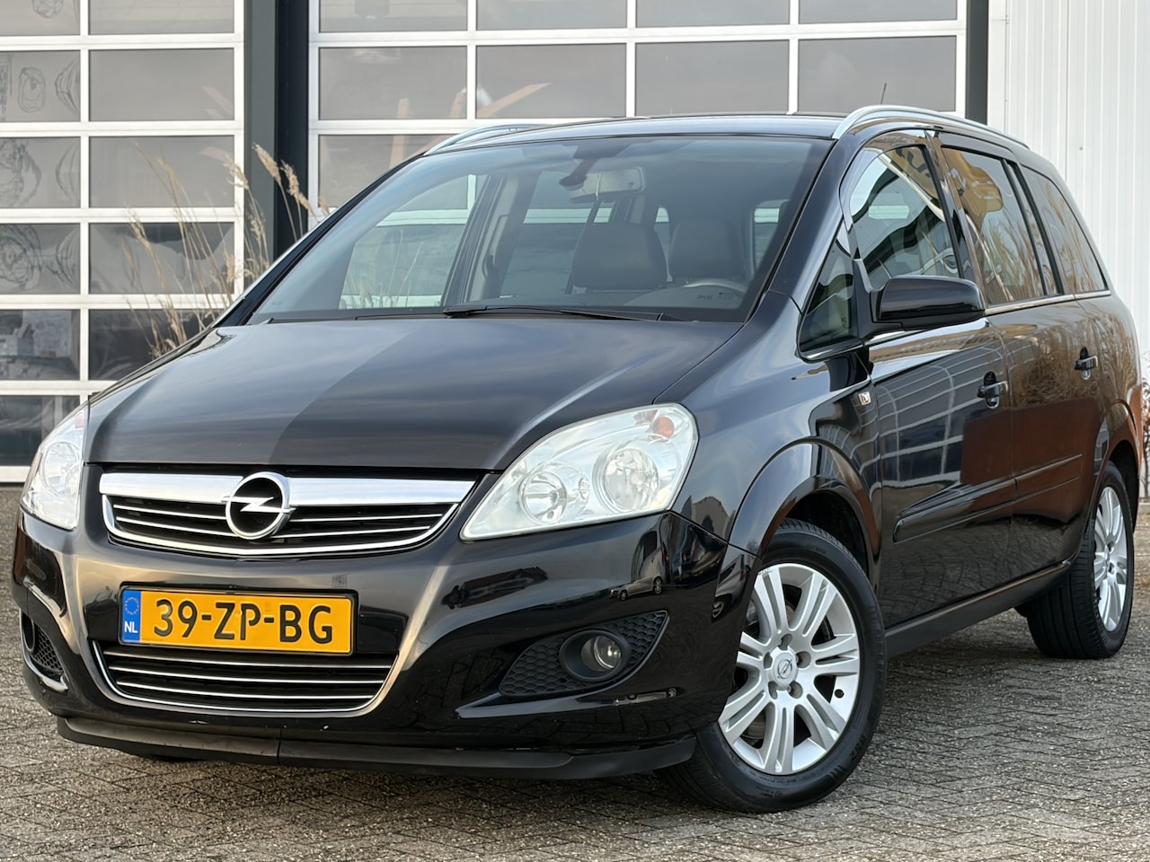 Opel Zafira - 2.2 Cosmo 150pk Automaat | 7-Persoons | Audio-navigatie full map | Cruise control | Isofix - AutoWereld.nl