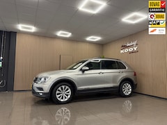 Volkswagen Tiguan - 1.4 TSI ACT Comfortline * Automaat / Carplay / Trekhaak / Camera / NL Auto