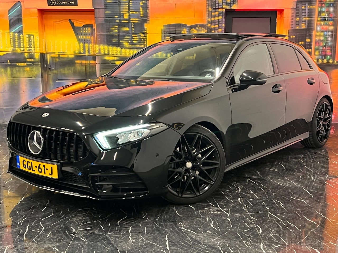 Mercedes-Benz A-klasse - 180 PremiumPlus AMG|Pano|Memory|Sfeerverlichting - AutoWereld.nl