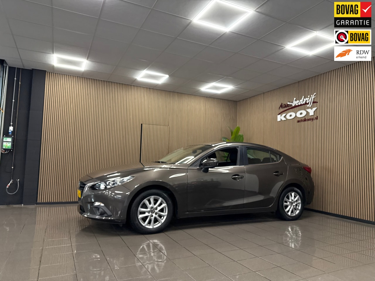 Mazda 3 - 2.0 TS * Automaat / Navigatie / Cruise control / LM Velgen * - AutoWereld.nl