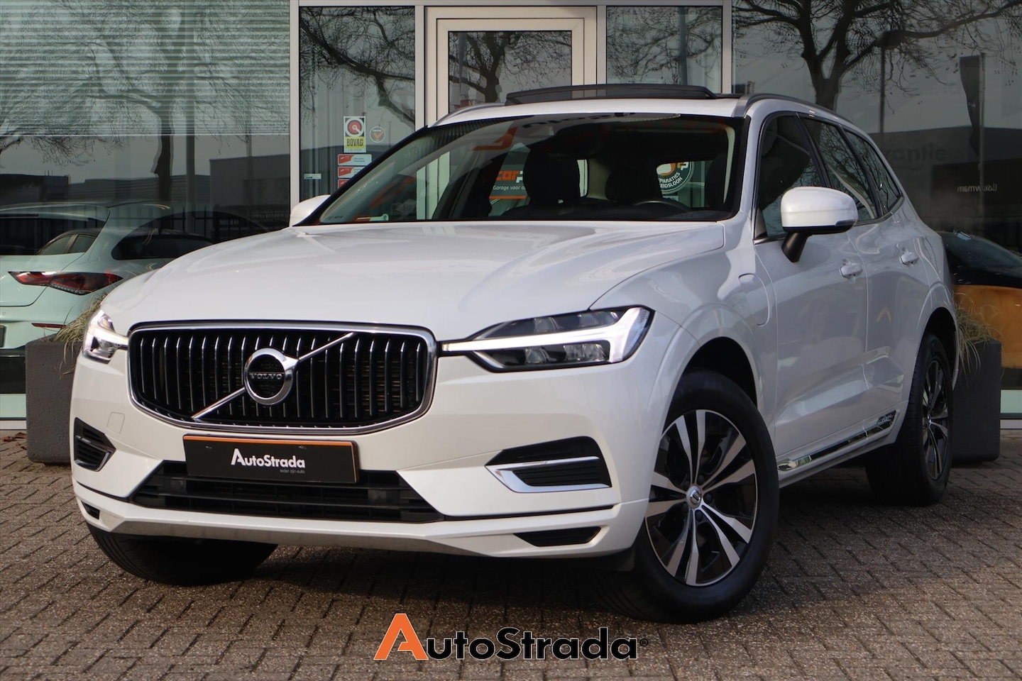 Volvo XC60 - T6 Business Pro Twin Engine 340pk | Pano | Stoelverwarming | Memory | Camera | Climate - AutoWereld.nl