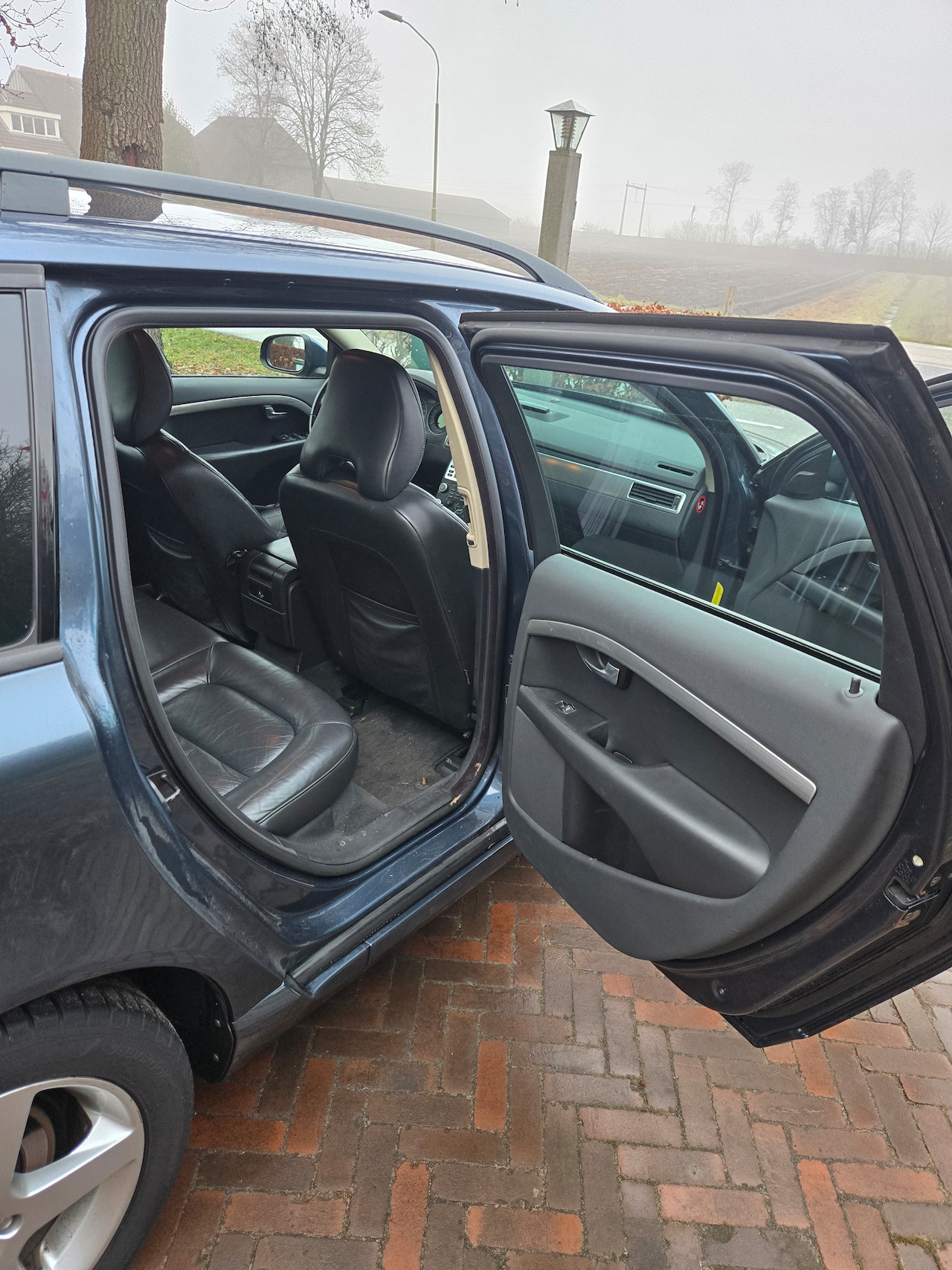 Volvo V70 - 2.5T Momentum - AutoWereld.nl