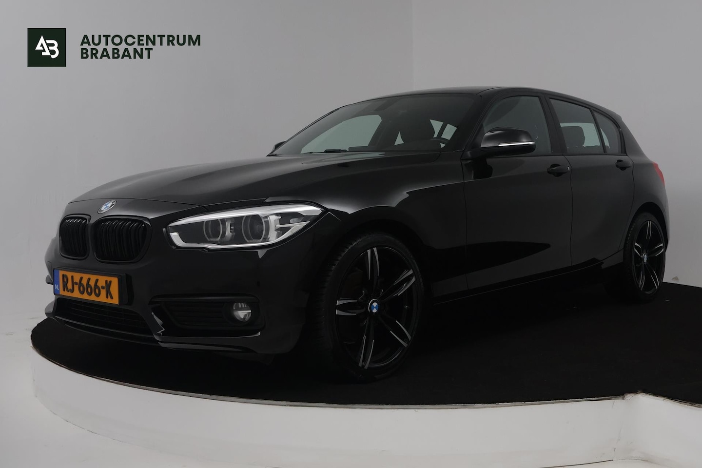 BMW 1-serie - 118i Corporate Lease Executive (GROOT-NAVIGATIE, CLIMA, SPORTSTOELEN, PARKEERSENSOREN, LED - AutoWereld.nl