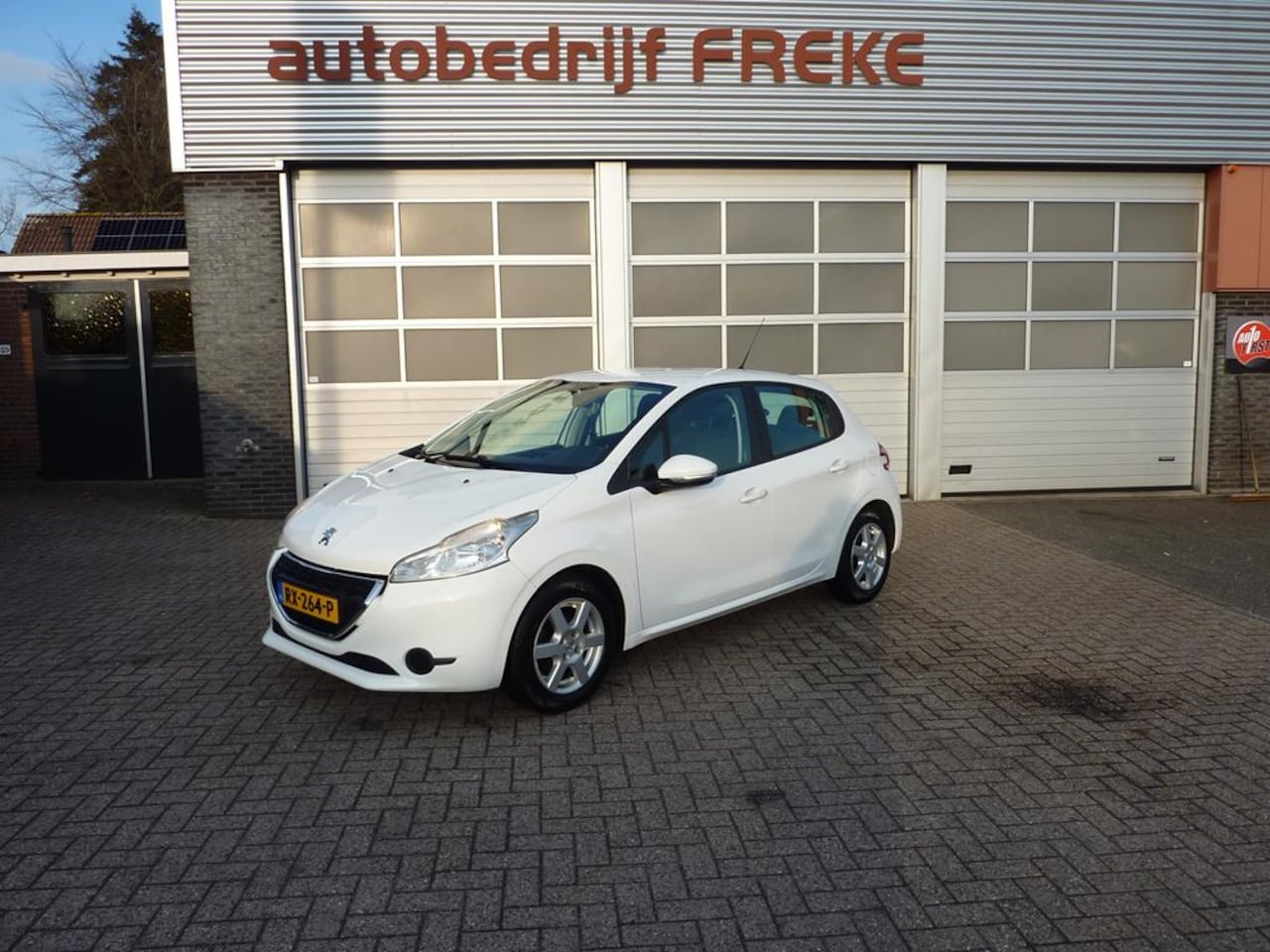 Peugeot 208 - 1.2 VTi 82PK 5D (104g) Blue Lease - AutoWereld.nl