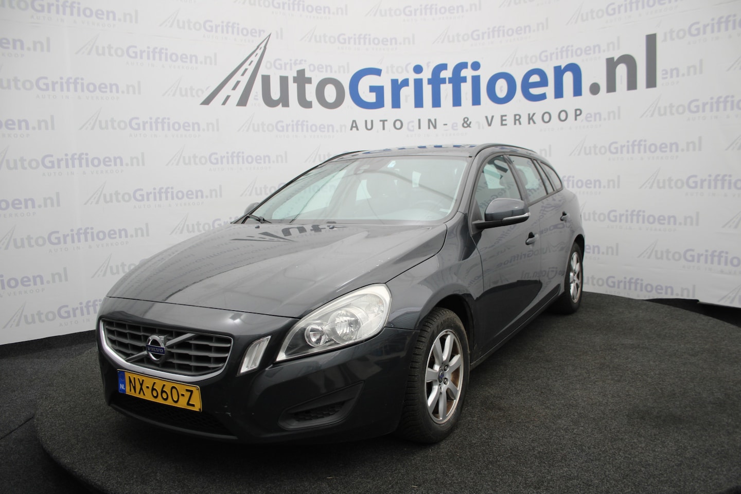 Volvo V60 - 2.0 D3 met schuifdak en lederen interieur - AutoWereld.nl