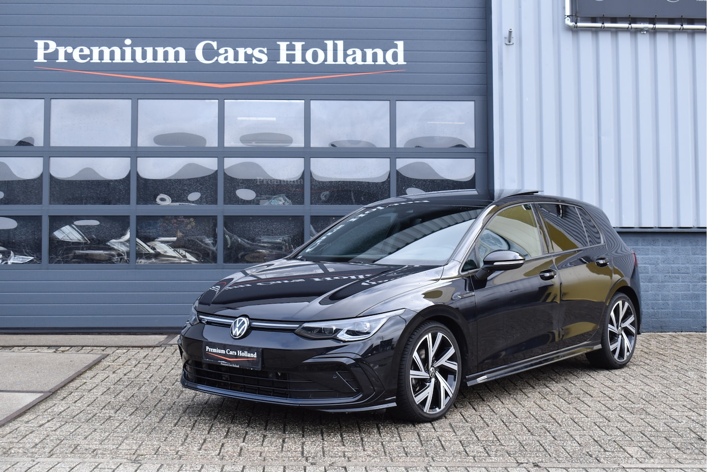 Volkswagen Golf - 1.5 eTSI R-Line 150 Pk Pano H/K Navi HUD Camera ACC - AutoWereld.nl