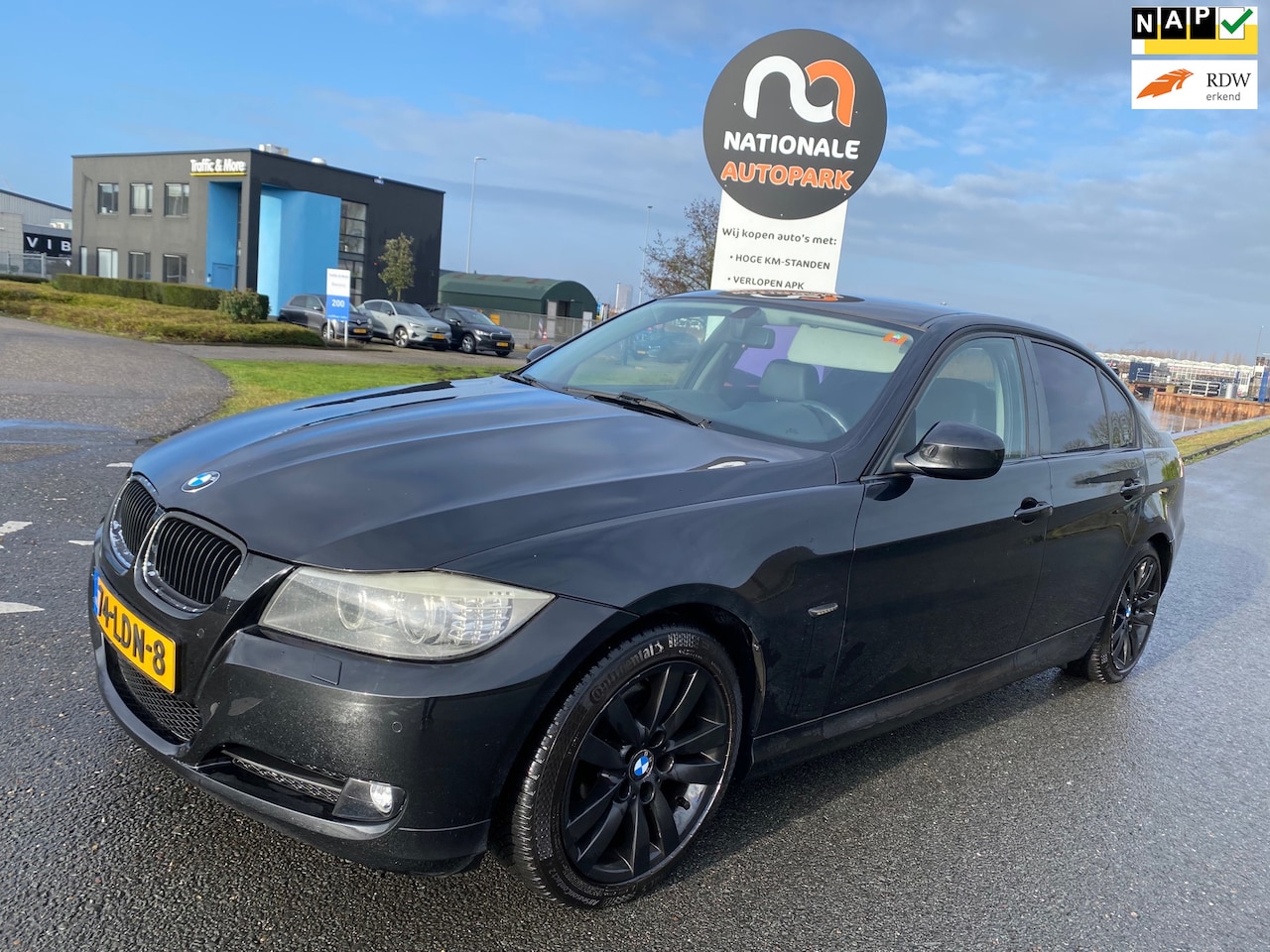 BMW 3-serie - 2010 * 318i Business Line * AUTOMAAT * LMV * CRUISE CONTROL - AutoWereld.nl